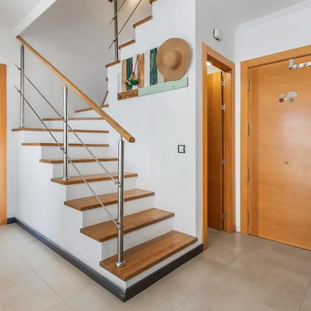 Hébergement de vacances Oceanfront With Pool *