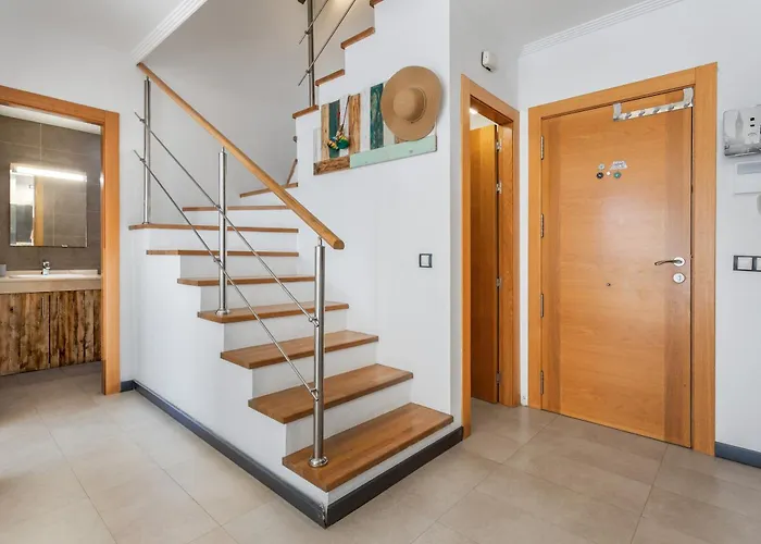 Hébergement de vacances Oceanfront With Pool *