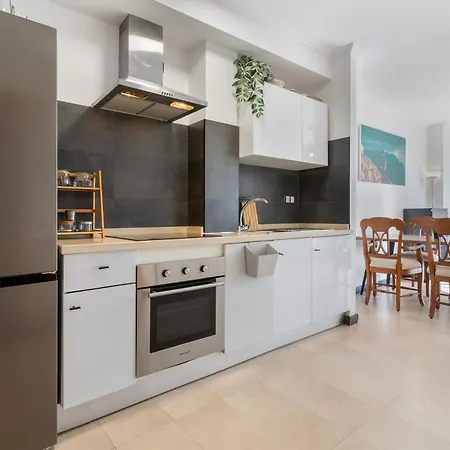 בית נופש Oceanfront With Pool