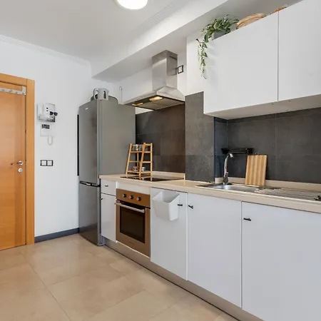 Oceanfront With Pool בית נופש