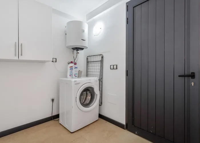 Oceanfront With Pool בית נופש